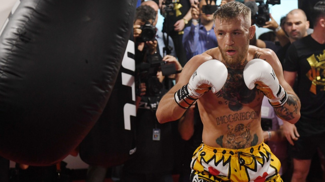 McGregor se nehodlá vzdát boxerského souboje s Pacmanem, zápas s Poirierem bere jako přípravu