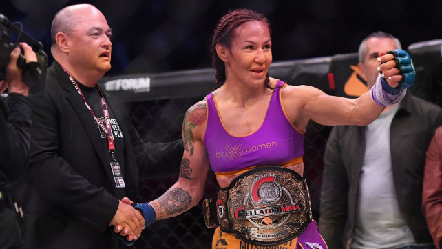 Cris Cyborg obhájila titul v Bellatoru svojí první submisí v kariéře