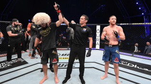 Khabib Nurmagomedov bojoval se zlomenými prsty na noze. „Je to ten nejdrsnější člověk na planetě,“ řekl uznale šéf Dana White