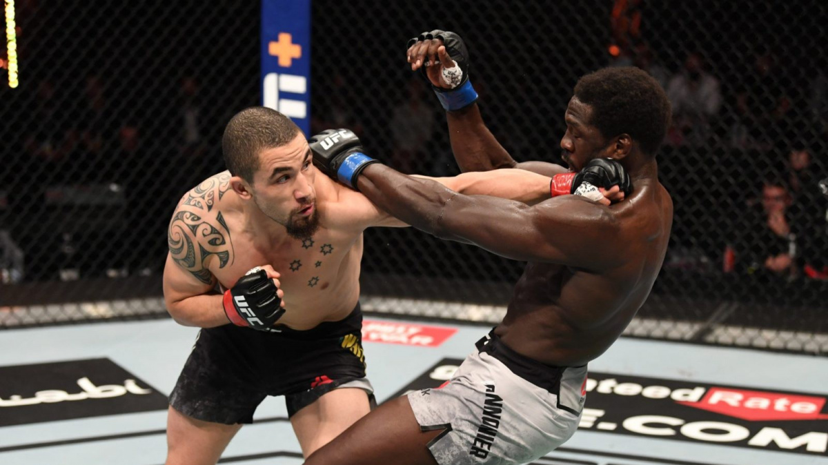 Robert Whittaker si připsal cenné vítězství nad Jaredem Cannonierem, ale do odvety s Adesanyou se moc nehrne
