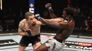 Bývalý šampion Whittaker v dubnu naskočí proti ranaři Costovi. Rozdají si to o další šanci na titulový zápas