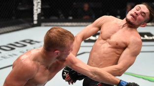 UFC 254 bonusy –⁠ Khabib byl oceněn za výkon večera, kdo další si odnesl prémii 50 tisíc dolarů?