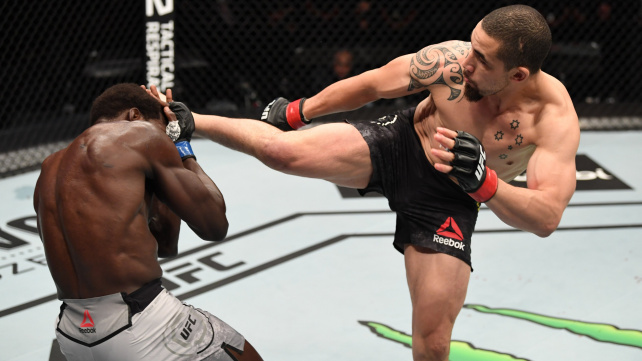 Vychutnejte si to nejlepší z UFC 254 na zpomalených záběrech