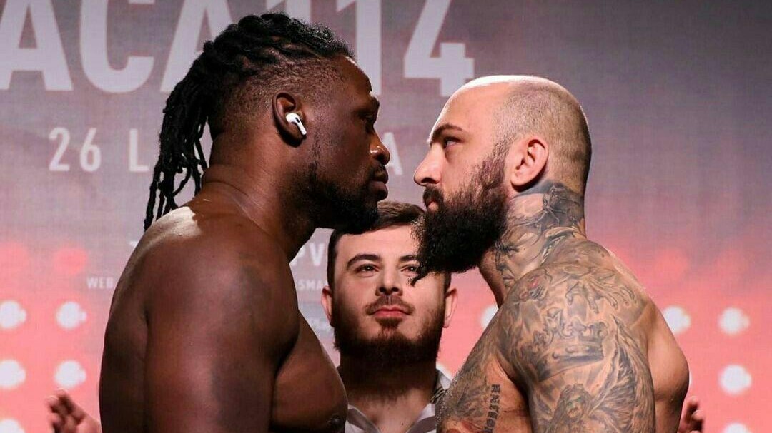 Michal Martínek poslal amerického obra na zadek, ten mu to ale ve druhém kole vrátil i s úroky