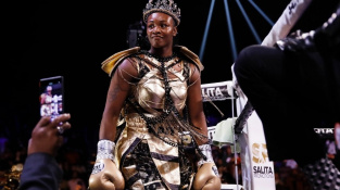 Olympijská vítězka a několikanásobná šampionka v boxu, Claressa Shields, míří do MMA