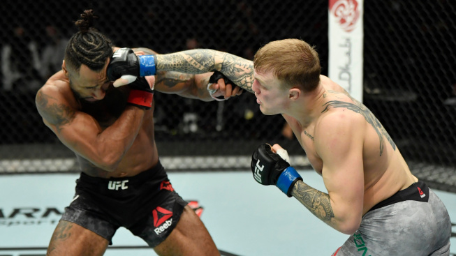 Britský šampion z Cage Warriors předvedl nejlepší zápas večera, na amerického bojovníka z UFC ale nestačil