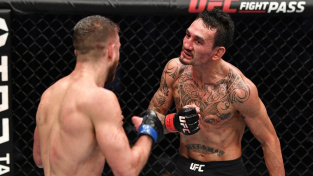 Max Holloway se vrací, poměří síly s rozjetým Angličanem, který skoro 9 let neprohrál