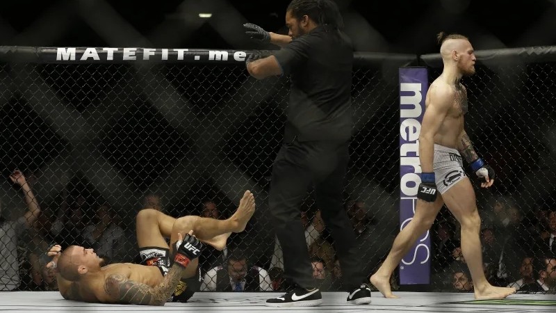 VIDEO: Stačilo 106 vteřin, aby Conor zničil Dustina. Připomeňte si jejich první souboj!