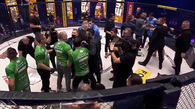 Vítězný dagestánský bojovník napadl po vyhlášení svého soupeře