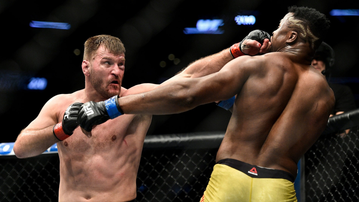 Bývalý šampion UFC Miocic nabírá na váze a rád by dokončil trilogii s "Predátorem"