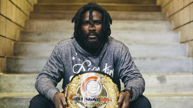 Bývalý šampion Bellatoru Daniel Straus pobodal svoji přítelkyni