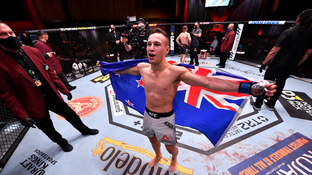 Muší váha UFC bude mít prozatímního šampiona. Kara-France se v odvetě utká s Morenem a bude mu chtít oplatit porážku