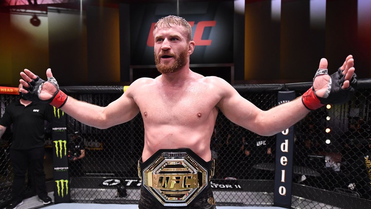 Měl nůž na krku a orodovat za něj musela snoubenka. Pak ale Blachowicz unikl z oprátky a UFC ovládl