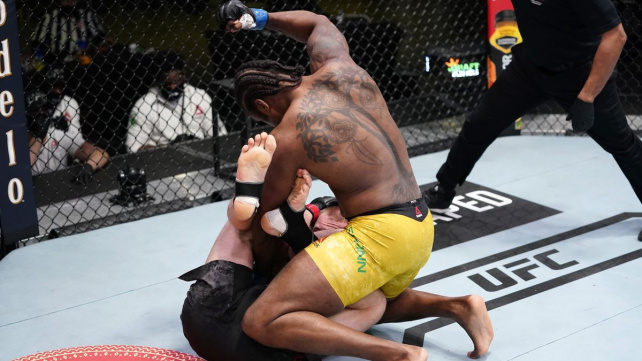 Ryan Spann si se soupeřem hrál jako kočka s myší a po minutě bylo po všem