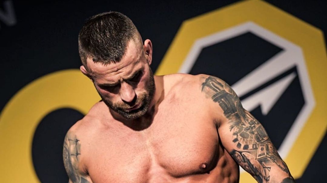 Karlos Vémola nesplnil oficiální váhu a doktor mu zakázal dále hubnout. Bude se muset vzdát titulu?