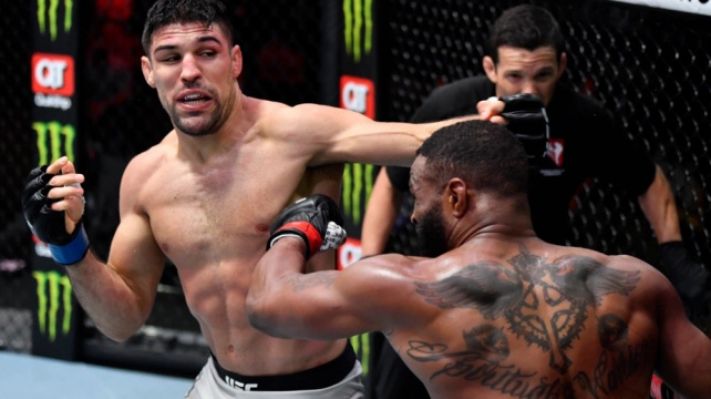 Škrcení na konci prvního kola nejspíš rozhodlo o osudu bývalého šampiona Woodleyho