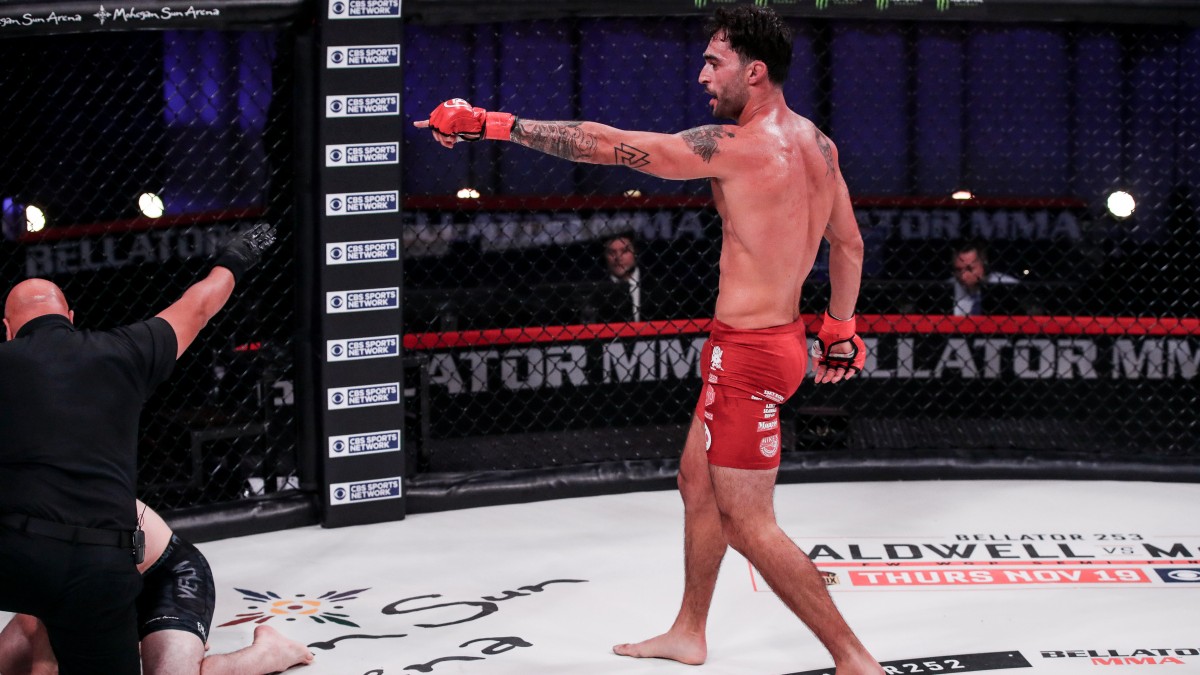 Vstávej, na zemi s tebou bojovat nebudu. Neporažený Faraldo přidal další rychlé KO do sbírky