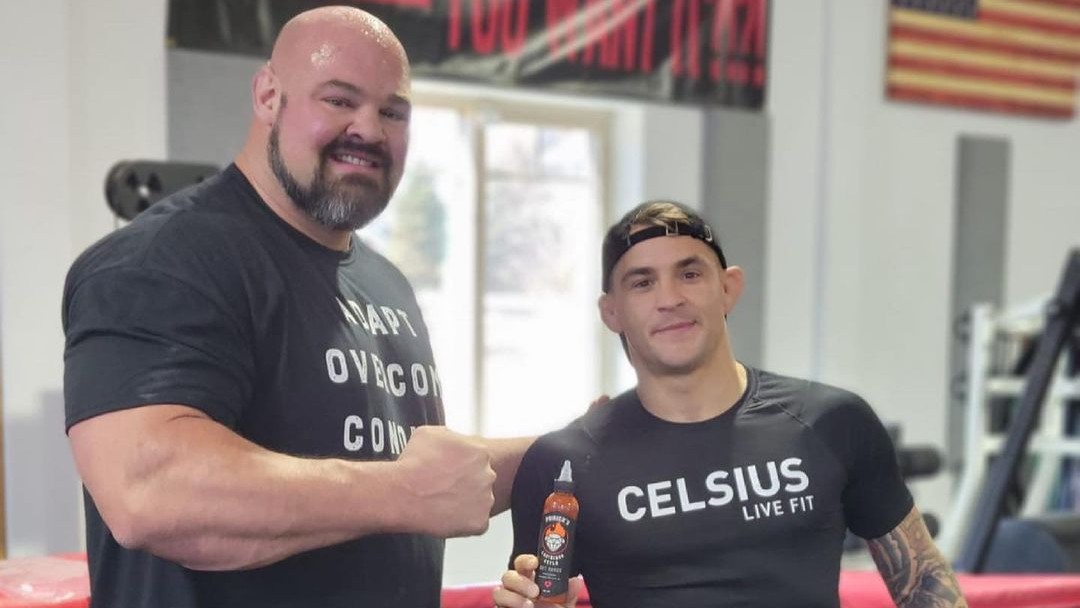 Dustin Poirier si na tréninku zabojoval s 200kilovým nejsilnějším mužem světa