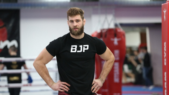 Blachowicz navrhuje, aby Procházku nejdříve otestoval Rakic, který si do „českého samuraje“ opět rýpl