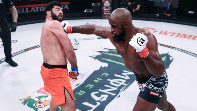 První turkmenský MMA bojovník křest ohněm v Bellatoru neustál, Corey Anderson ho ukončil TKO