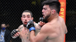 Whittaker ukázal krásu MMA, nedal Gastelumovi šanci a v zápase večera s přehledem vyhrál