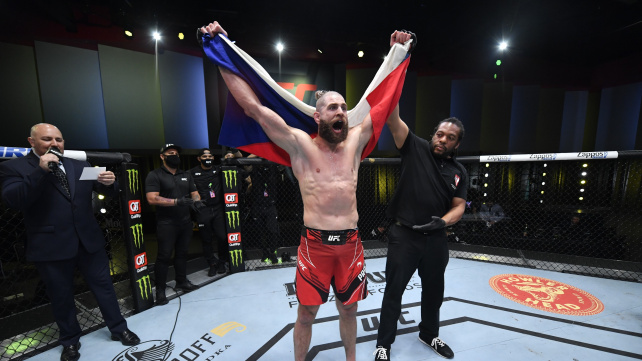 Jiří Procházka uhranul svět. Slavní bojovníci z UFC reagují na jeho výkon