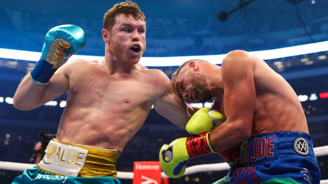 Canelo Alvarez ukázal, proč je nejlepším boxerem současnosti a svému soupeři zlámal kosti v obličeji