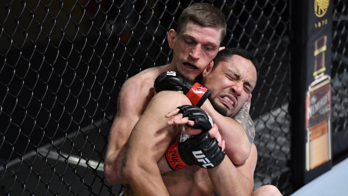 Další česká senzace v UFC, Dvořák uškrtil Kolumbijce jednou rukou a vylepšil svou neuvěřitelnou vítěznou sérii