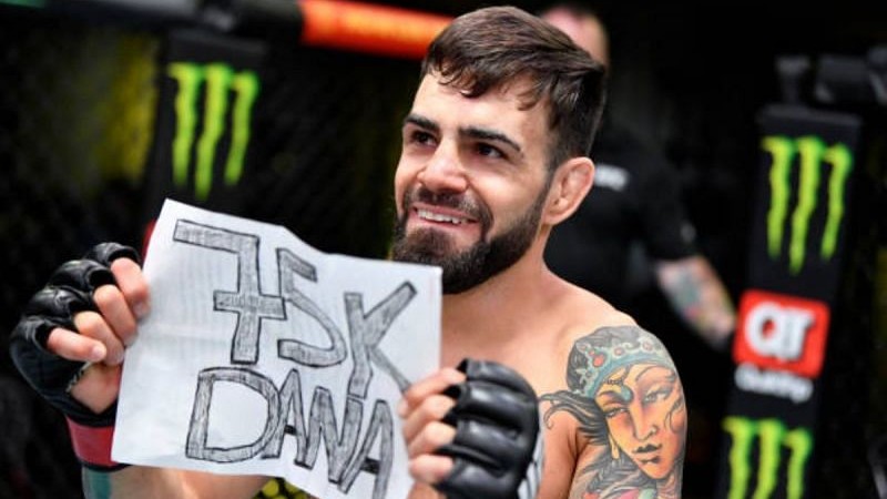 Brazilec vypnul svého soupeře za pouhých 60 sekund a vysloužil si bonus za výkon večera