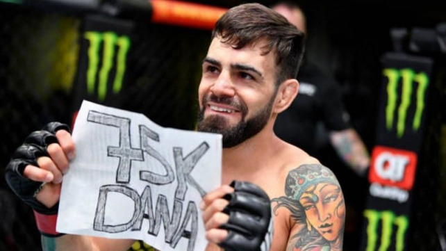 Brazilec vypnul svého soupeře za pouhých 60 sekund a vysloužil si bonus za výkon večera