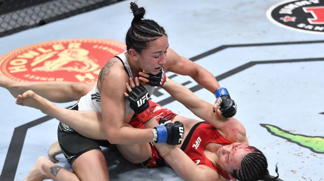 První šampionka slámové váhy Esparza si řekla o pozici vyzyvatelky, šéfovi UFC tím zamotala hlavu