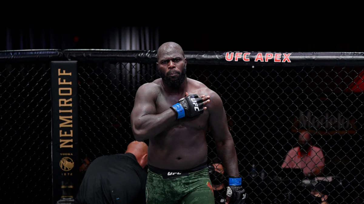 Levý hák na bradu a kladiva na zemi. Rozenstruik ukončil Sakaie vteřinu před koncem prvního kola