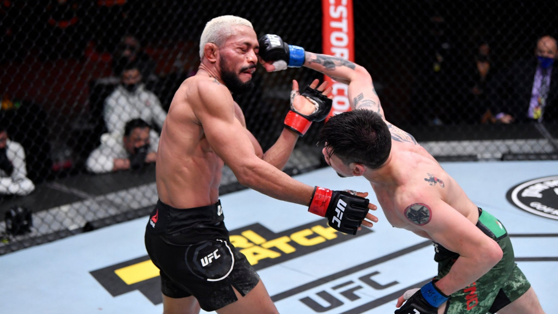 Jeden z nejdrsnějších UFC zápasů čeká pokračování. Připomeňte si mexicko-brazilskou bitvu ve videu