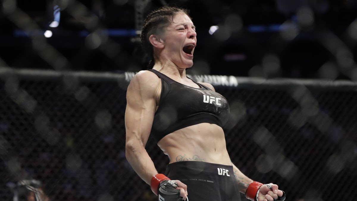 Nebezpečná práce hasičky pomohla bojovnici potlačit závislost, teď se v UFC pobije o titulovou šanci
