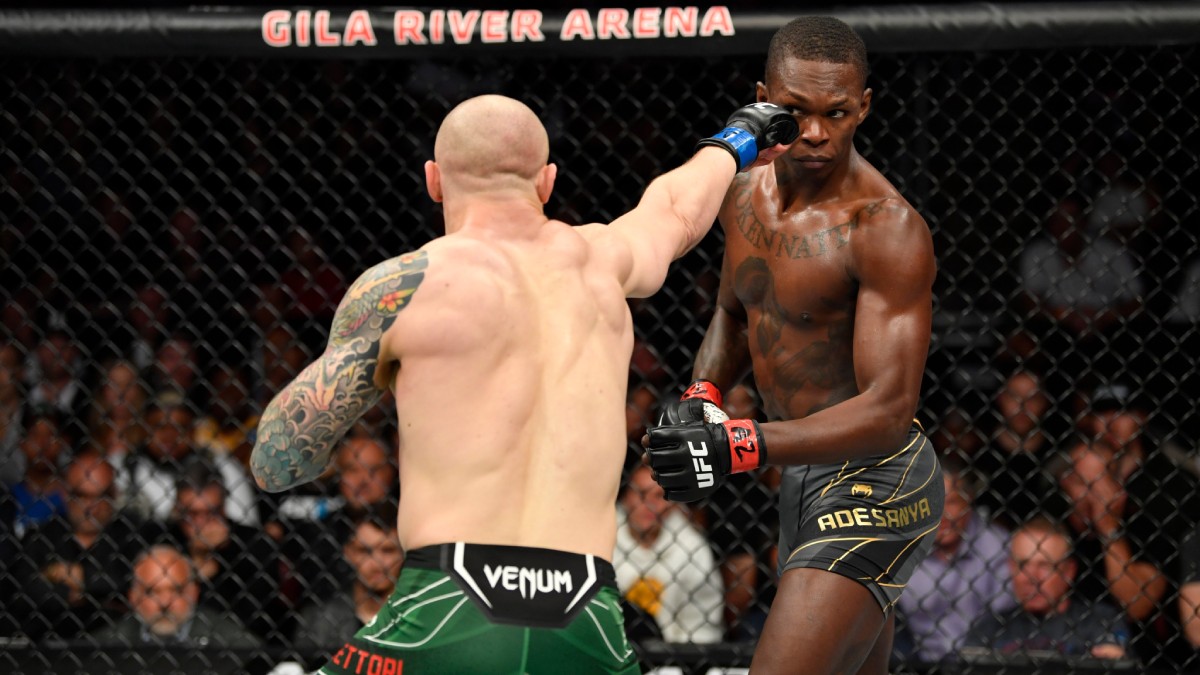 Adesanya v kleci doslova zesměšnil italského zlobra, vítězství věnoval zesnulému kamarádovi