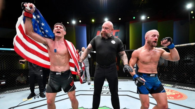 Risk americkému bojovníkovi nevyšel, prohrál celou výplatu a nejspíš dostane padáka z UFC