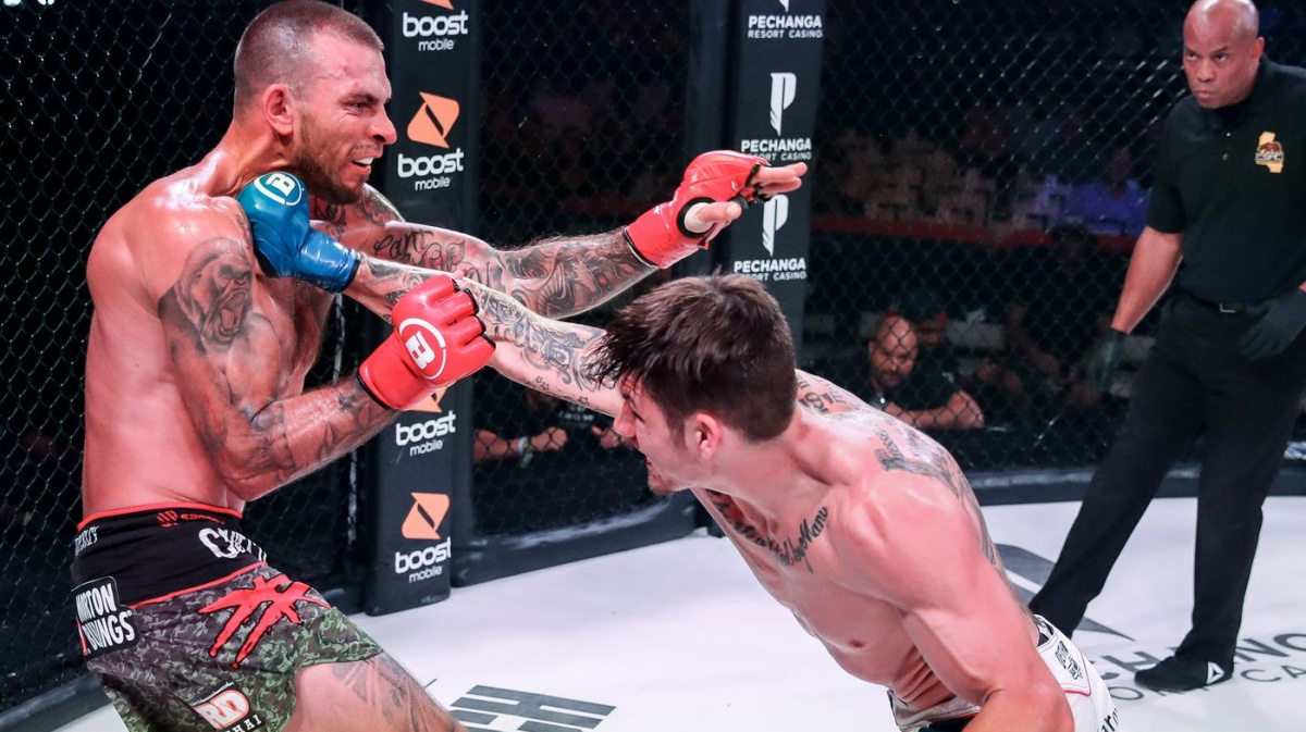 Bývalý šampion v kickboxu uštědřil tvrdé KO opilému hostovi v baru