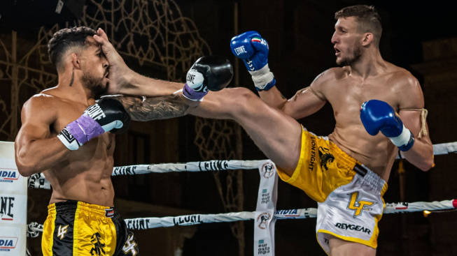 Úspěch jako hrom, thaiboxer Jakub Benko v prvním zápase pod Lion Fights ukradl titul americkému "Chirurgovi"