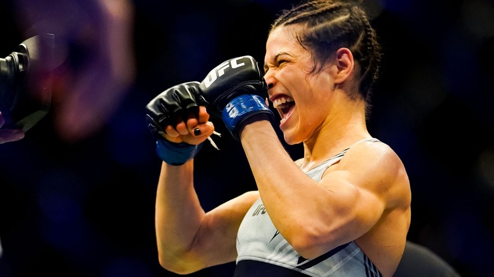 Debutující Brazilka Gatto své americké soupeřce zlomila ruku