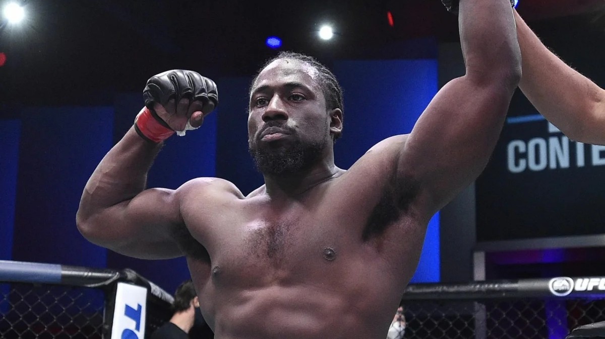 William Knight nesplnil váhový limit a vytvořil tak nový rekord UFC