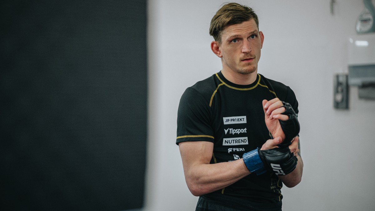 UFC podepsalo s Dvořákem novou smlouvu. "Pár dalších zápasů a jdeme pro titul!" hlásí český válečník