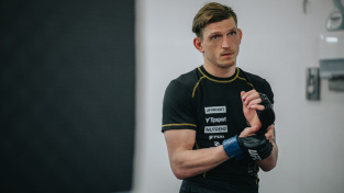UFC podepsalo s Dvořákem novou smlouvu. "Pár dalších zápasů a jdeme pro titul!" hlásí český válečník