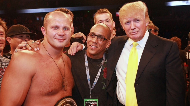Z prezidenta komentátorem. Trump bude komentovat boxerský zápas mezi Holyfieldem a Belfortem