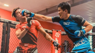 Špička světového amatérského MMA se sjela do Prahy, aby poměřila síly. Jsou mezi nimi i české naděje