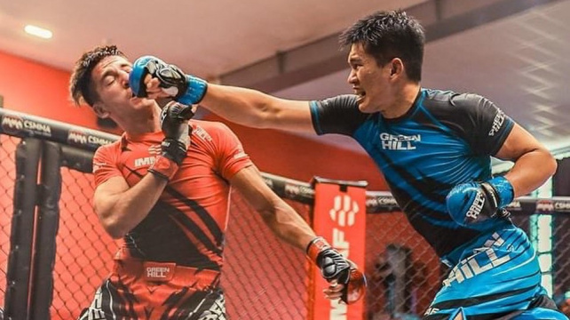 Špička světového amatérského MMA se sjela do Prahy, aby poměřila síly. Jsou mezi nimi i české naděje