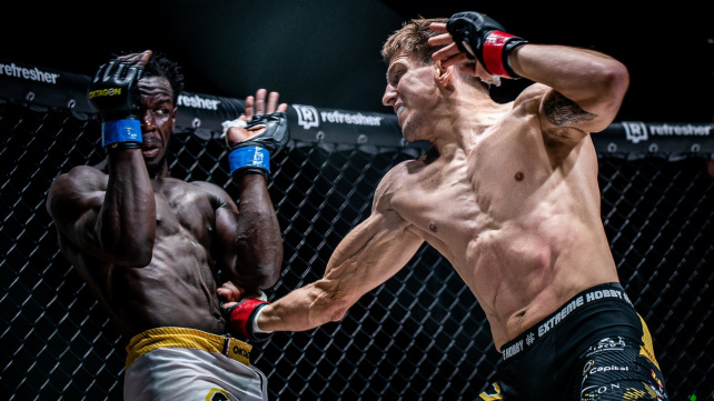 Přemožitel Procházky, veteráni UFC i mladý polský talent. Poznejte zahraniční bojovníky na Oktagonu 27