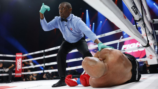 "Spider" pokračuje v čistce mezi čtyřmi provazy. Bývalého kolegu ukončil brutálním KO za 81 vteřin