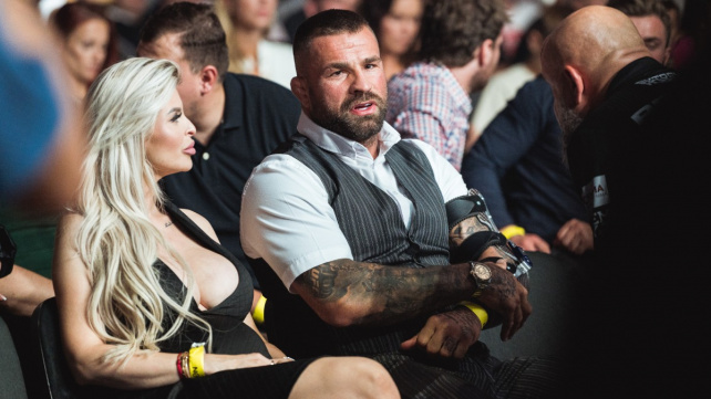 Vémola musel odstoupit ze zápasu s Pirátem. Promotéři prý ale mají v záloze velmi zajímavou náhradu