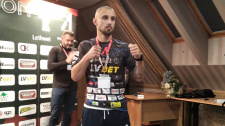 Štěpán Guba po vážení na turnaji organizace A1 v Polsku.