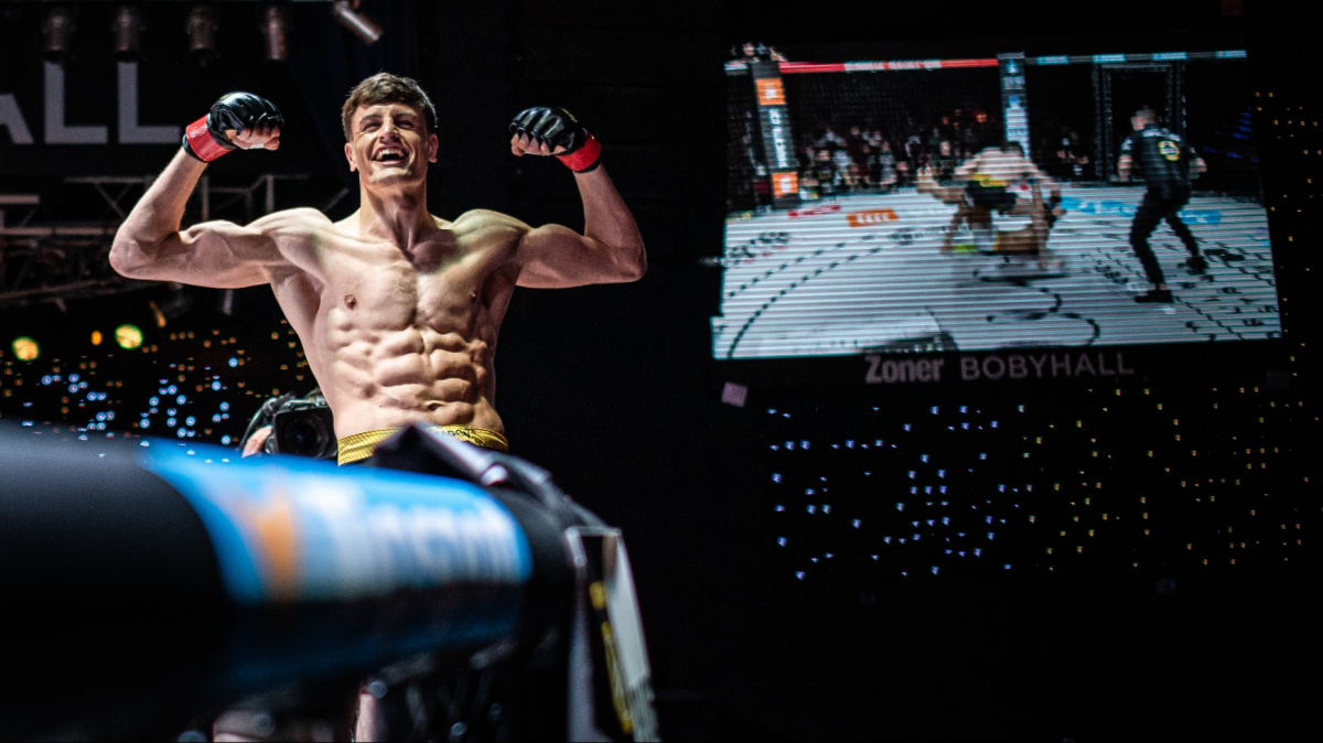 MMA je pro mě větší vzrůšo, říká kickboxer Matěj Peňáz. Málem se prý k němu ale nerozhoupal